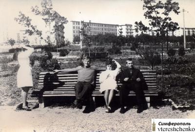 Прикрепленное изображение: Возле больницы №6 - 1966.jpg